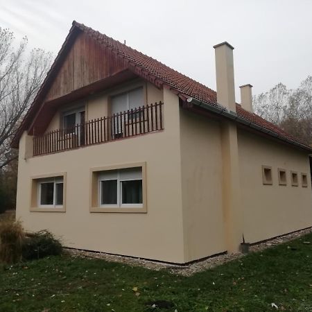 Maci Vendégház Bekescsaba Esterno foto
