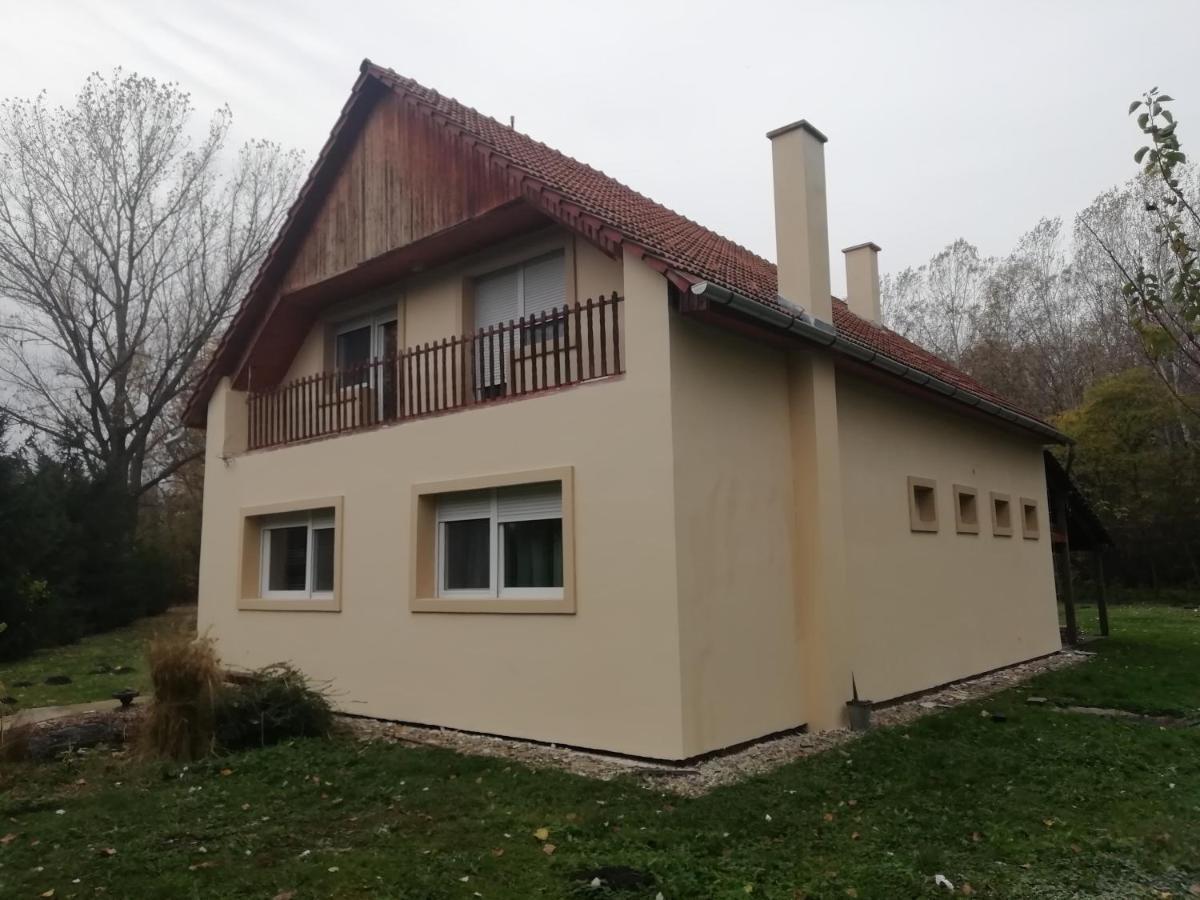 Maci Vendégház Bekescsaba Esterno foto